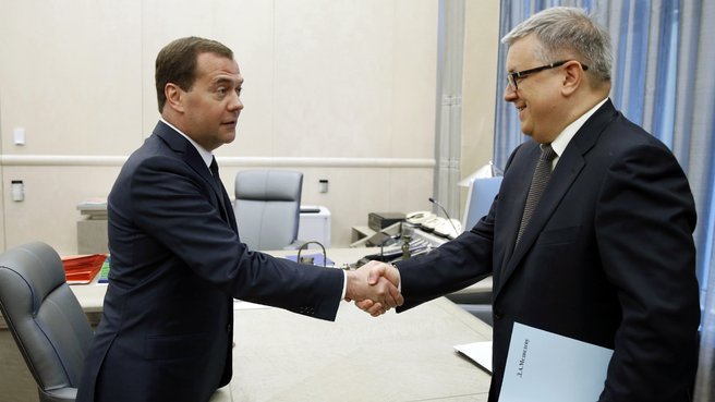 Ярослав Кузьминов утвержден в должности ректора ВШЭ Иллюстрация к новости: Ярослав Кузьминов утвержден в должности ректора ВШЭ