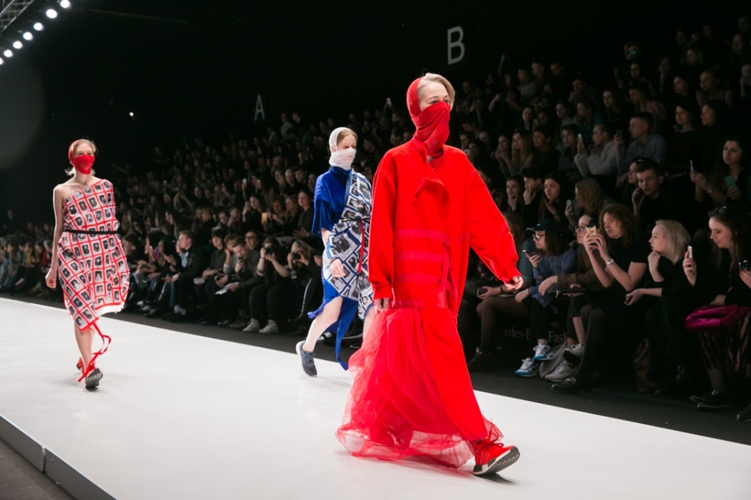 Школа дизайна ВШЭ в третий раз представила свою коллекцию на Merсedes–Benz Fashion Week Иллюстрация к новости: Школа дизайна ВШЭ в третий раз представила свою коллекцию на Merсedes–Benz Fashion Week