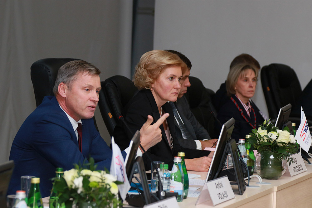 International Council Recognizes HSE as Leader in Project 5-100 Illustration for news: International Council Recognizes HSE as Leader in Project 5-100