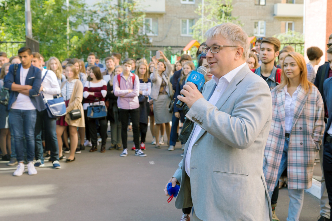 «Общество не следит за тем, что происходит в школе, оно придирчиво следит за результатами школы» Иллюстрация к новости: «Общество не следит за тем, что происходит в школе, оно придирчиво следит за результатами школы»