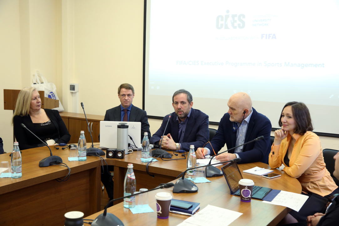 Выпускник совместной программы ВШЭ и FIFA/CIES по спортивному менеджменту стал главным тренером «Спартака» Иллюстрация к новости: Выпускник совместной программы ВШЭ и FIFA/CIES по спортивному менеджменту стал главным тренером «Спартака»