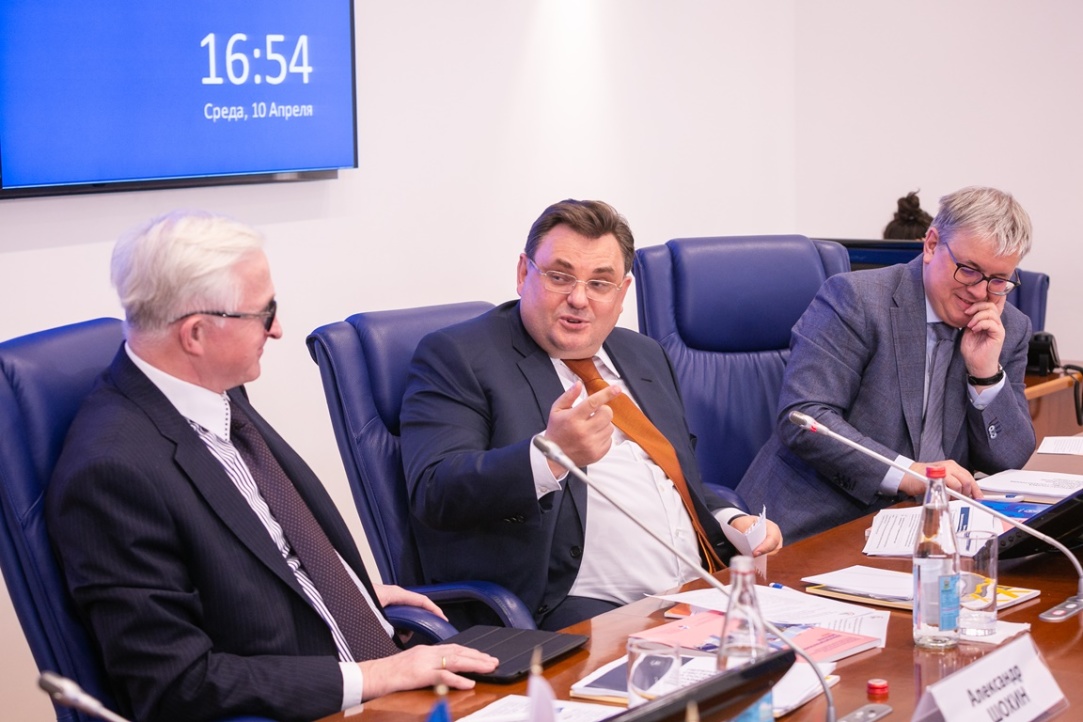 «Цель “регуляторной гильотины” не убить контроль и надзор, а создать новую систему» Иллюстрация к новости: «Цель “регуляторной гильотины” не убить контроль и надзор, а создать новую систему»