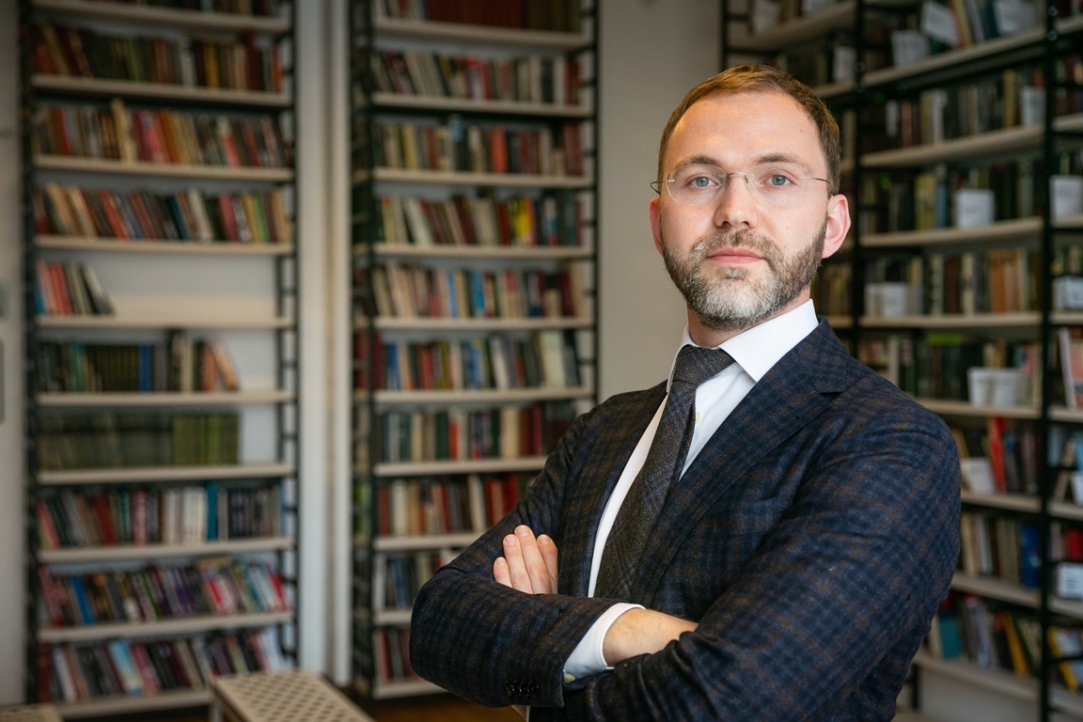 «Я сбился со счета, сколько раз облетел земной шар. Экономика — это приключения!» Иллюстрация к новости: «Я сбился со счета, сколько раз облетел земной шар. Экономика — это приключения!»