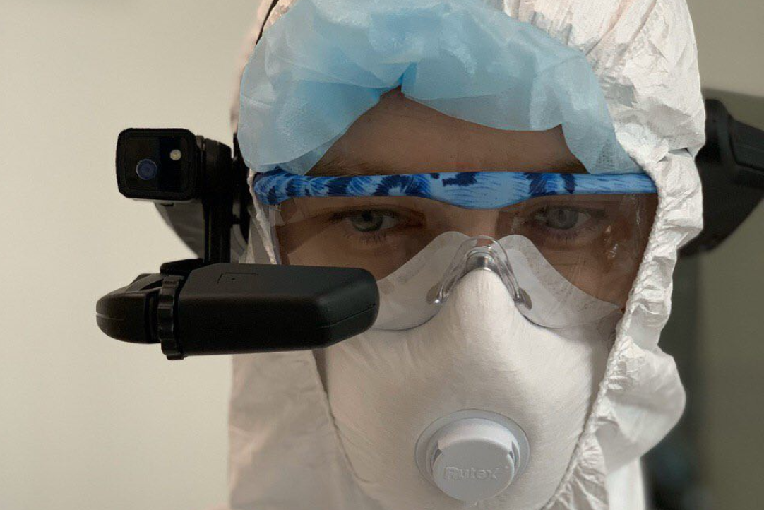 HSE Alumnus Develops ‘Smart Glasses’ for Doctors Treating COVID-19 Patients Illustration for news: HSE Alumnus Develops ‘Smart Glasses’ for Doctors Treating COVID-19 Patients