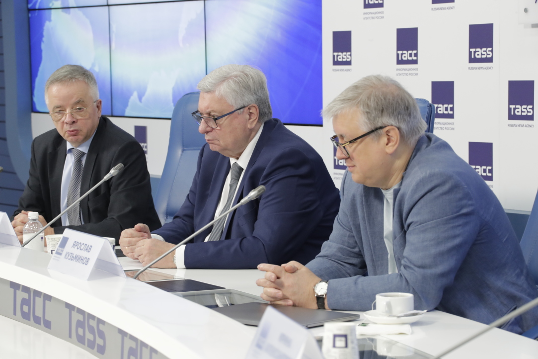 Ярослав Кузьминов: «К нам пришли мотивированные студенты, которые знают, чего хотят» Иллюстрация к новости: Ярослав Кузьминов: «К нам пришли мотивированные студенты, которые знают, чего хотят»