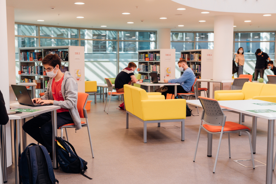 HSE University Classes to Be Held On Site for All Students Illustration for news: HSE University Classes to Be Held On Site for All Students