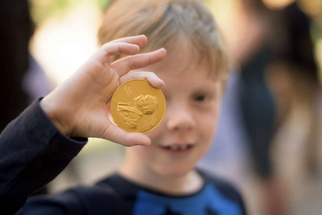 Two Contestants Correctly Guess All Three Nobel Prize Winners in Economics Illustration for news: Two Contestants Correctly Guess All Three Nobel Prize Winners in Economics