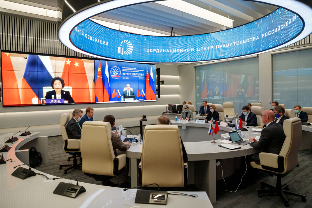 Высшая школа экономики и Пекинский университет укрепляют научные и образовательные контакты в области математики Иллюстрация к новости: Высшая школа экономики и Пекинский университет укрепляют научные и образовательные контакты в области математики