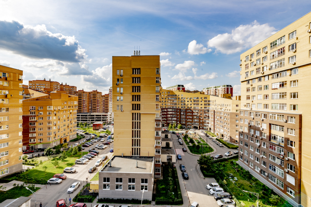 Два мира жителей новостроек: автомобилисты иначе, чем пешеходы, воспринимают городские дворы Иллюстрация к новости: Два мира жителей новостроек: автомобилисты иначе, чем пешеходы, воспринимают городские дворы