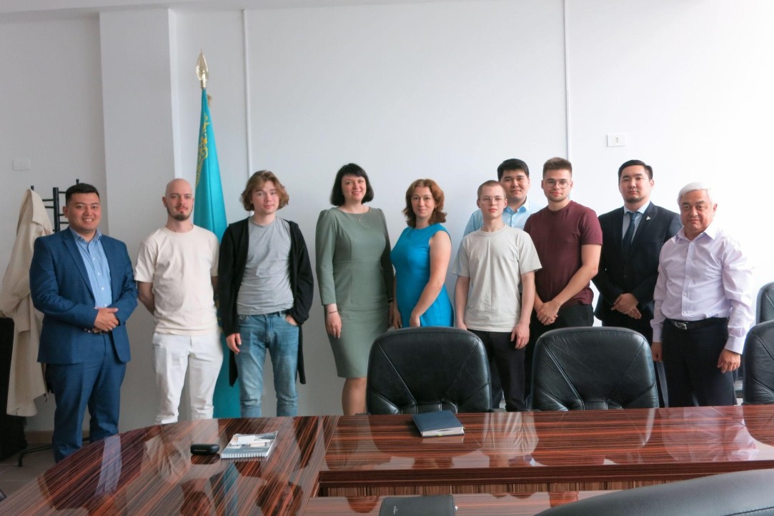 Клуб предпринимателей ФКН и МИЭМ ВШЭ представили проекты студентов в Казахстане Иллюстрация к новости: Клуб предпринимателей ФКН и МИЭМ ВШЭ представили проекты студентов в Казахстане