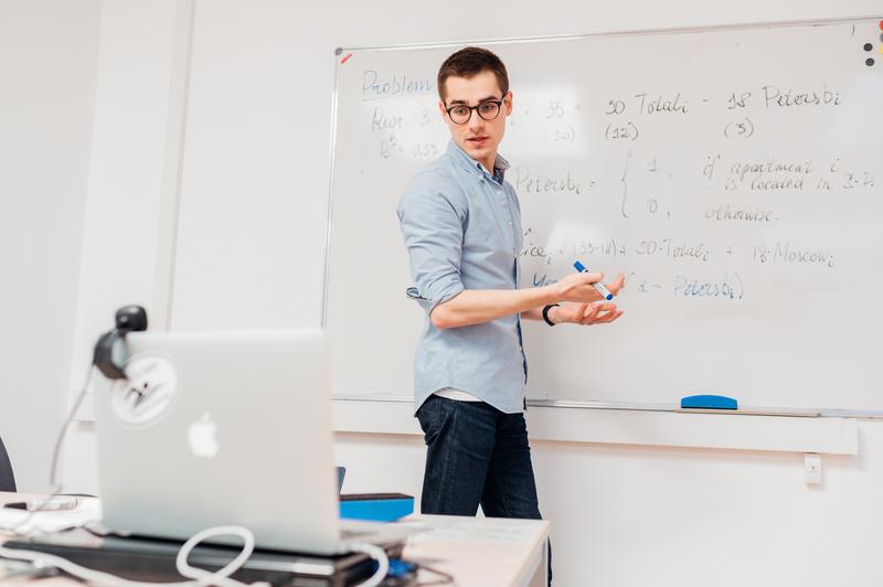 В пандемию преподаватели вузов стали еще больше работать Иллюстрация к новости: В пандемию преподаватели вузов стали еще больше работать