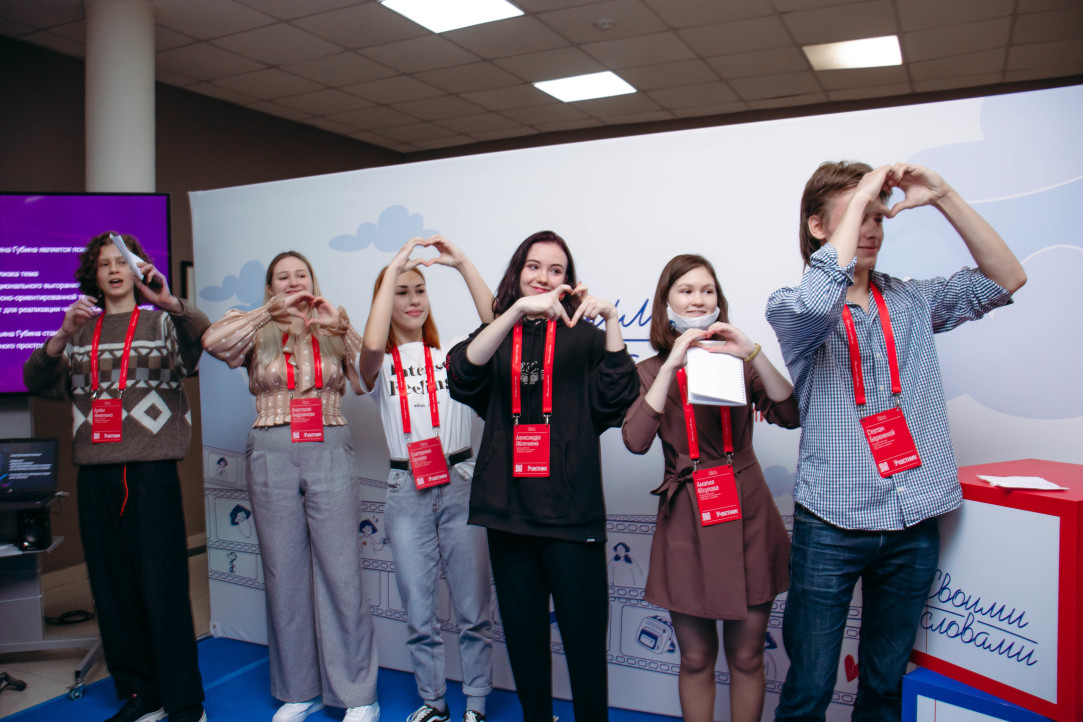 Всероссийский чемпионат сочинений «Своими словами» впервые пройдет в вузах 11 регионов страны Иллюстрация к новости: Всероссийский чемпионат сочинений «Своими словами» впервые пройдет в вузах 11 регионов страны