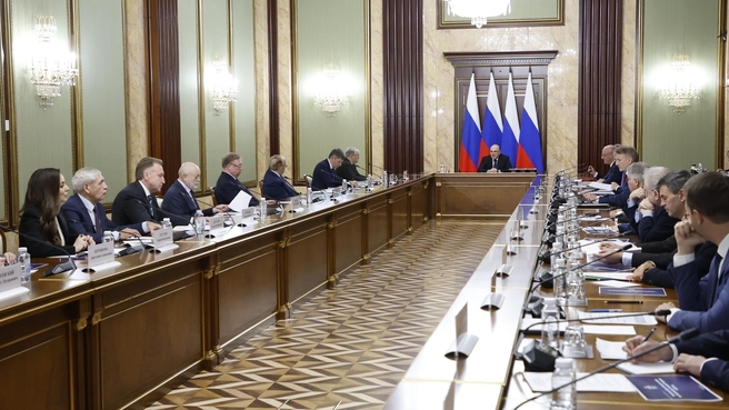 Ярослав Кузьминов: перенос на национальную почву производства даст огромное обогащение структуры экономики Иллюстрация к новости: Ярослав Кузьминов: перенос на национальную почву производства даст огромное обогащение структуры экономики