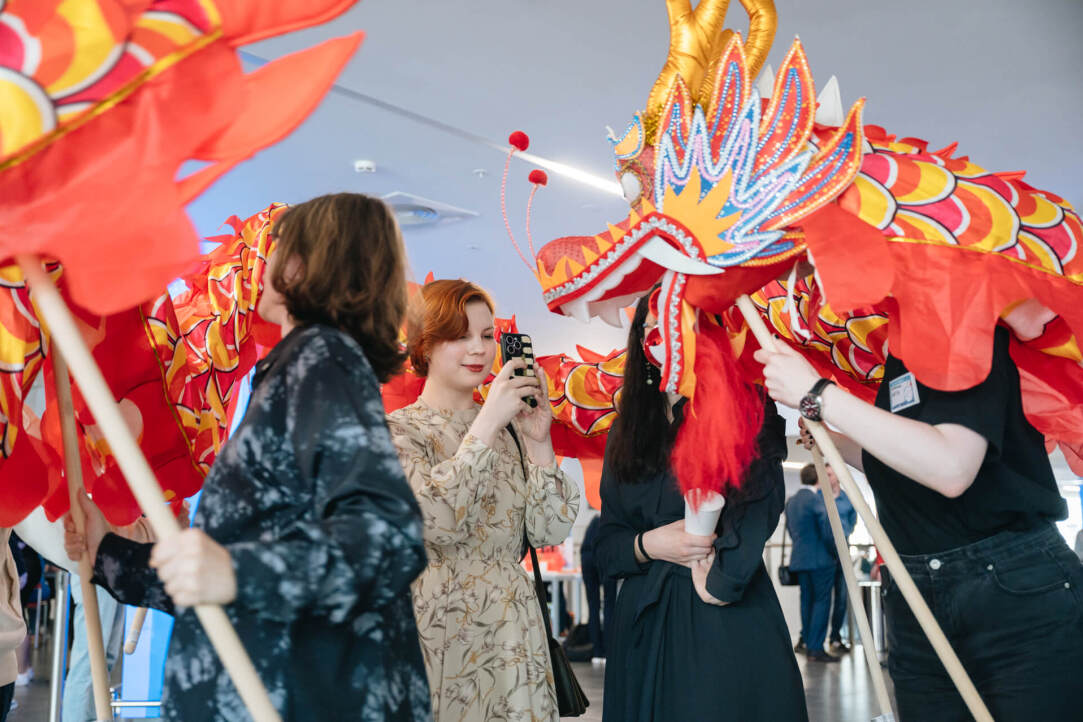Oriental Crazy Day 2023: фото с пандой, каллиграфия и восточное гостеприимство Иллюстрация к новости: Oriental Crazy Day 2023: фото с пандой, каллиграфия и восточное гостеприимство
