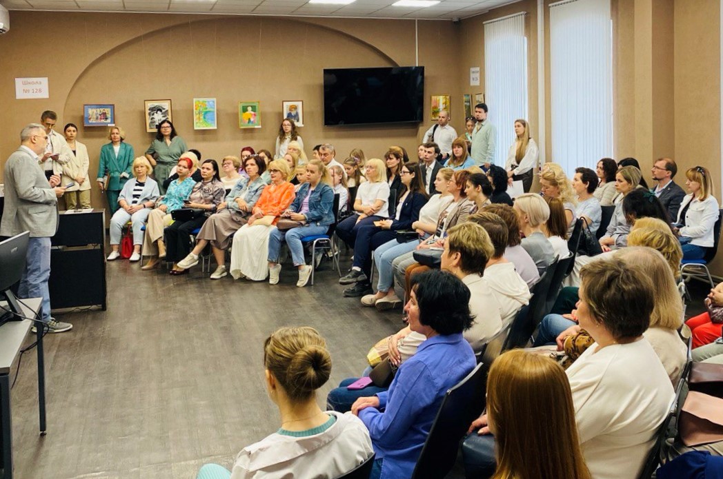 «Читающая школа»: конференция в память о Льве Любимове прошла в НИУ ВШЭ в Нижнем Новгороде Иллюстрация к новости: «Читающая школа»: конференция в память о Льве Любимове прошла в НИУ ВШЭ в Нижнем Новгороде