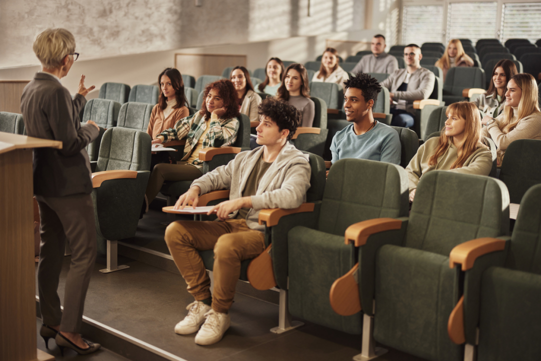 Teaching Masters' Students and Conducting Lectures in English Boost Academic Productivity Illustration for news: Teaching Masters' Students and Conducting Lectures in English Boost Academic Productivity