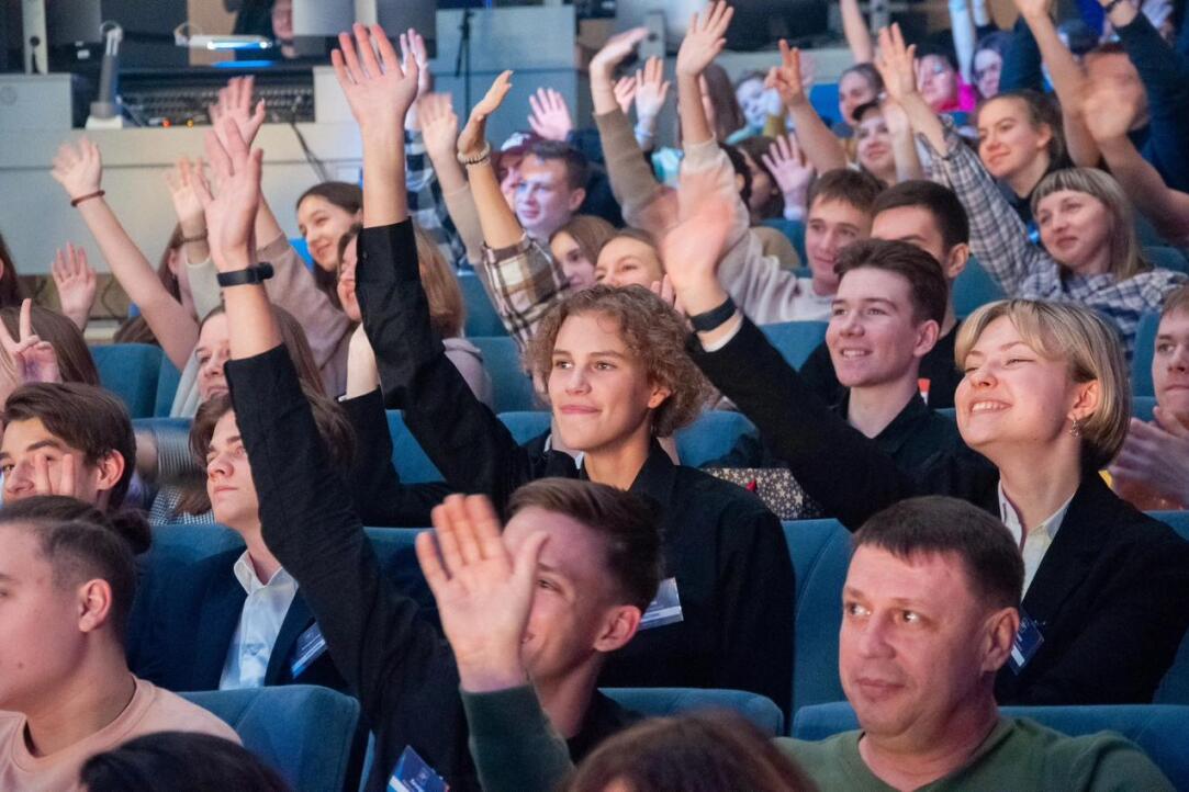 «Эмоции накалены, работа кипит, было сложно, но в конце концов мы оказались на сцене с дипломами» Иллюстрация к новости: «Эмоции накалены, работа кипит, было сложно, но в конце концов мы оказались на сцене с дипломами»