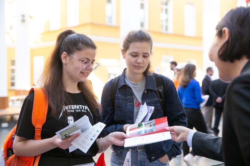 Образовательная выставка Международной партнерской недели прошла в Вышке Иллюстрация к новости: Образовательная выставка Международной партнерской недели прошла в Вышке