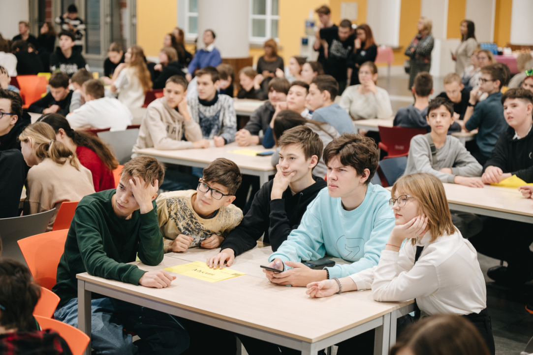 Победители игры IQ ФДП ВШЭ примут участие в финале чемпионата России по «Что? Где? Когда?» Иллюстрация к новости: Победители игры IQ ФДП ВШЭ примут участие в финале чемпионата России по «Что? Где? Когда?»