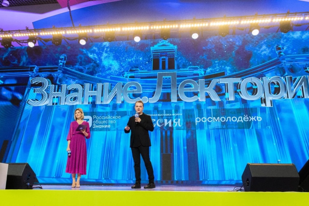 Метавселенные, ИИ, трансцендентальный борщ: лекции ВШЭ для молодежи на выставке «Россия» Иллюстрация к новости: Метавселенные, ИИ, трансцендентальный борщ: лекции ВШЭ для молодежи на выставке «Россия»