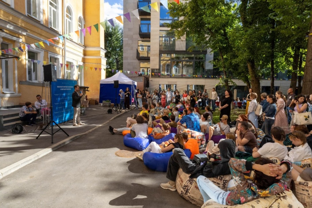Open Air для будущих международников: стажировки в Африке, мобильность в Бразилии Иллюстрация к новости: Open Air для будущих международников: стажировки в Африке, мобильность в Бразилии