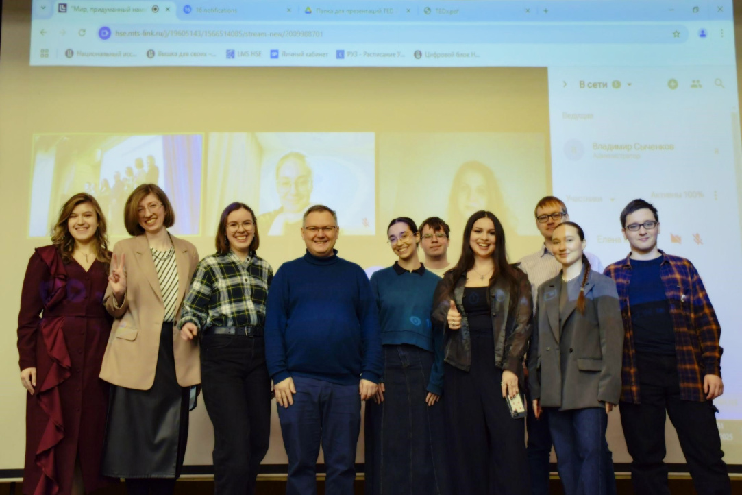 Выпускной в формате TED: в Вышке прошел спич-концерт «Мир, придуманный нами» Иллюстрация к новости: Выпускной в формате TED: в Вышке прошел спич-концерт «Мир, придуманный нами»