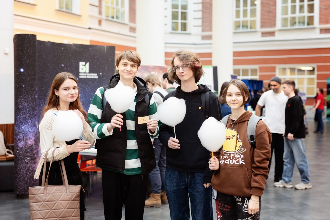 Sweets, Merch, and Career Advice: HSE Hosts an Event for Students, Graduates and Employers Illustration for news: Sweets, Merch, and Career Advice: HSE Hosts an Event for Students, Graduates and Employers